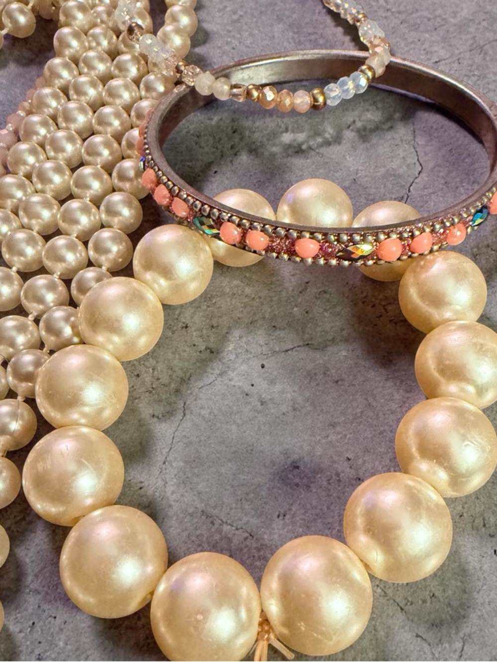 Elegant Pearl and Blush Beaded Necklace Set - Picture 4 of 10